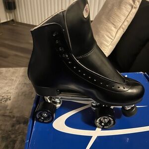 !!!!!NEW!!!! NEVER WORN!!!! Riedell men skates model 120 size 9 1/2